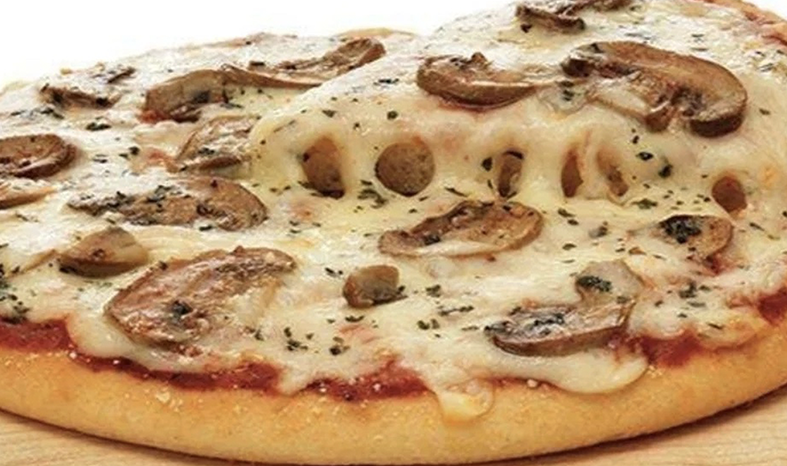 Mushroom and cheese pizza